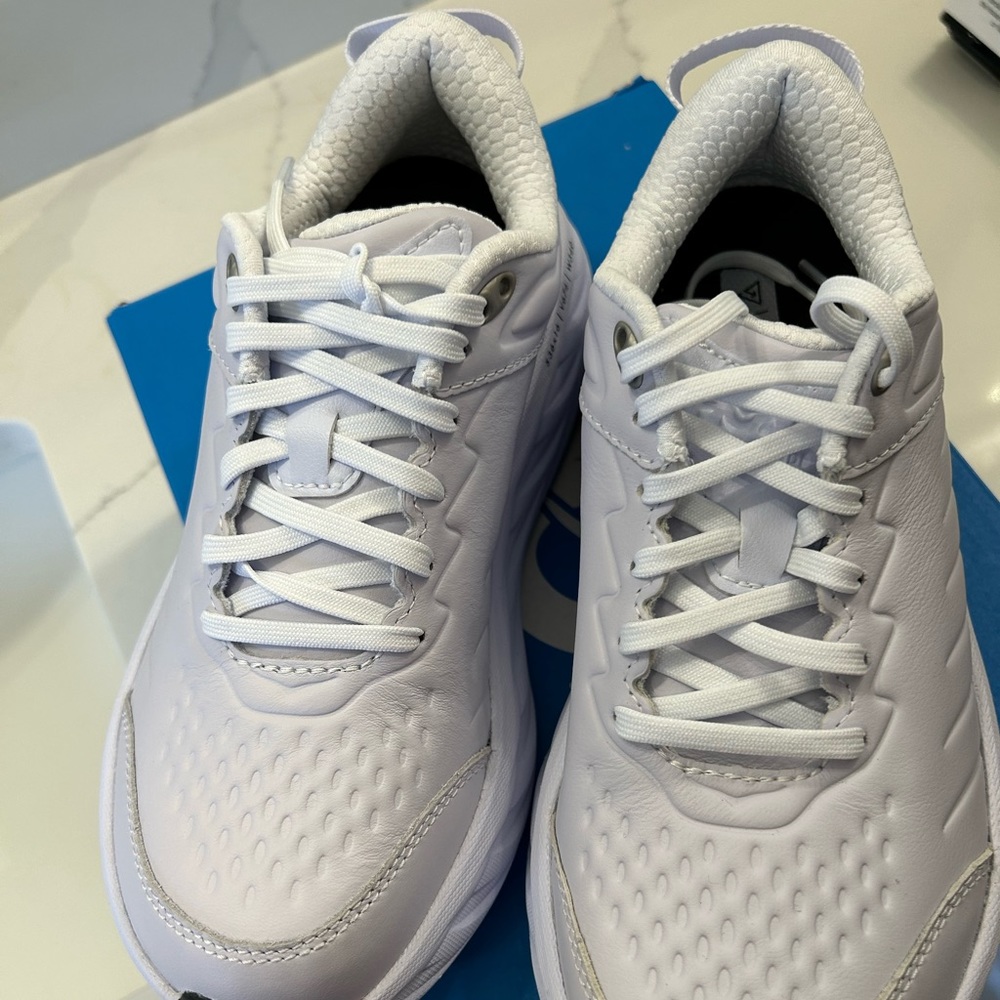 New w box Hoka W Bondi SR size 7 shoes.